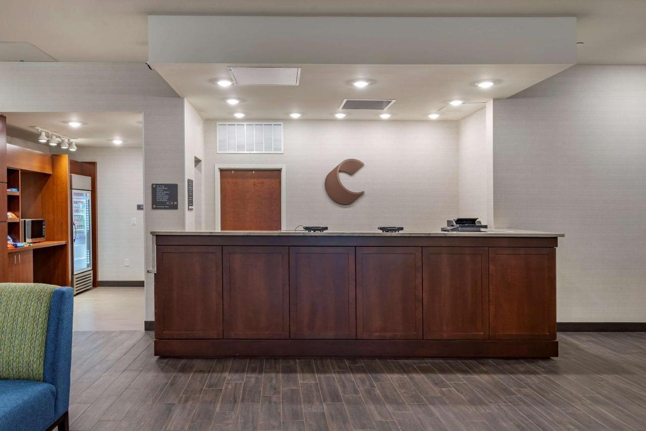Comfort Suites Newnan Bagian luar foto