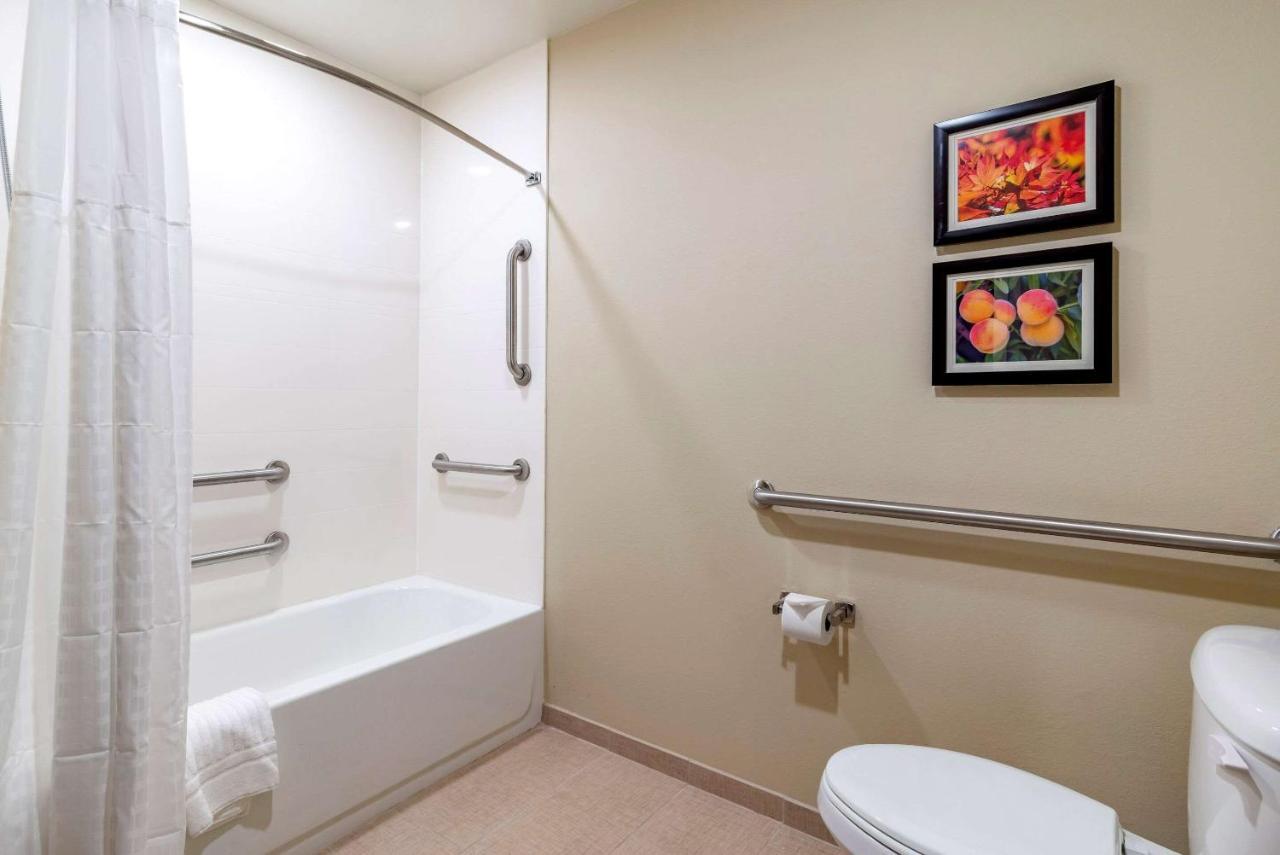 Comfort Suites Newnan Bagian luar foto