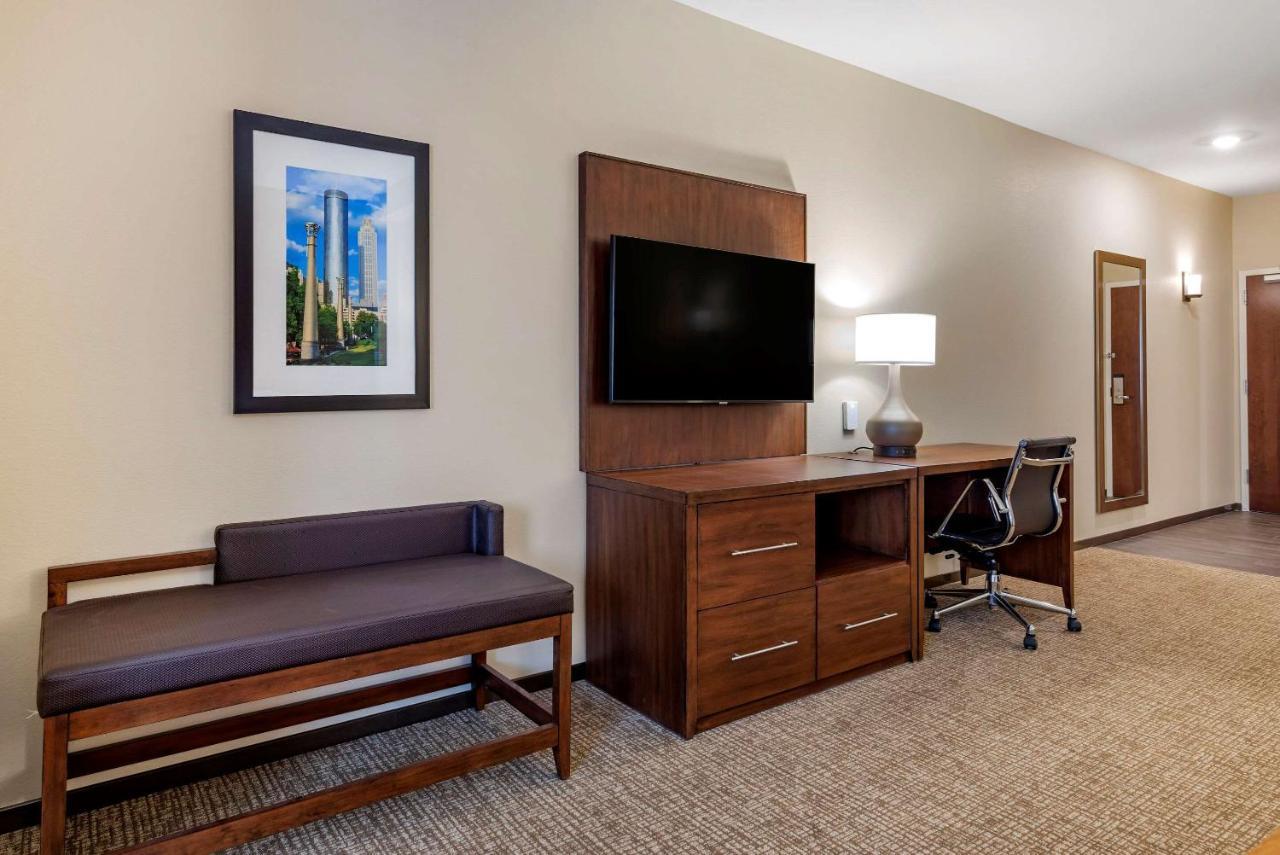 Comfort Suites Newnan Bagian luar foto