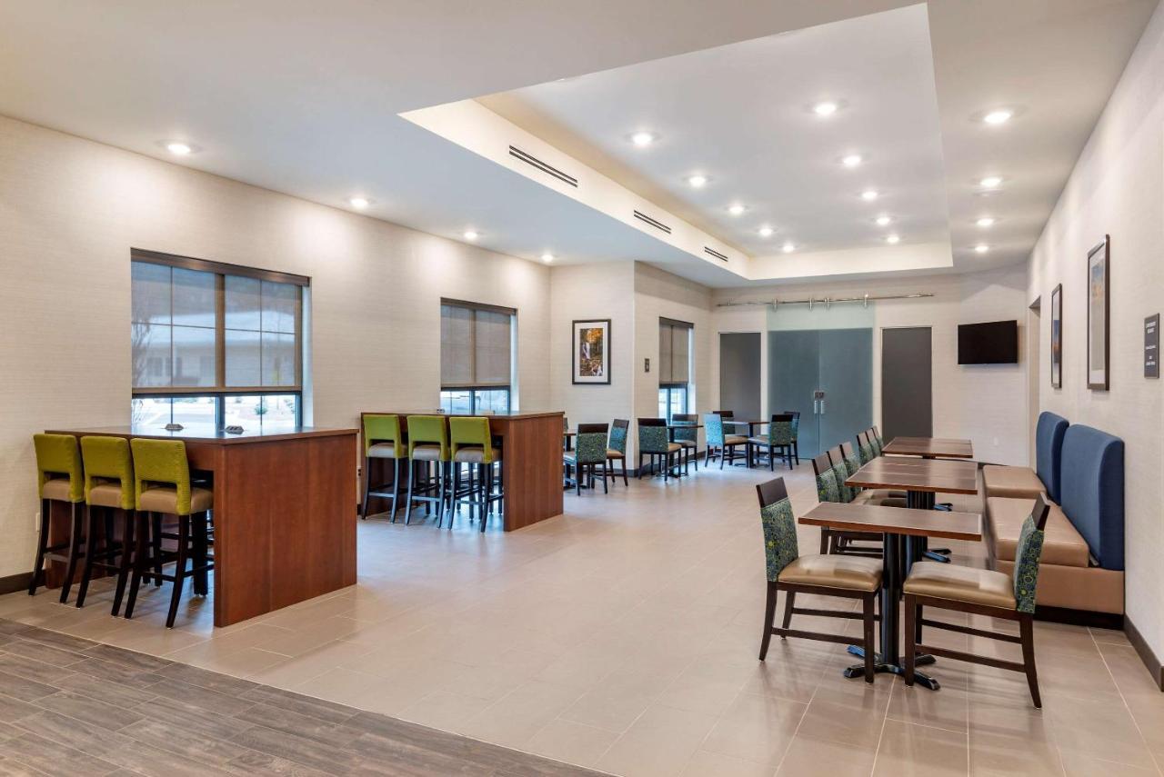 Comfort Suites Newnan Bagian luar foto